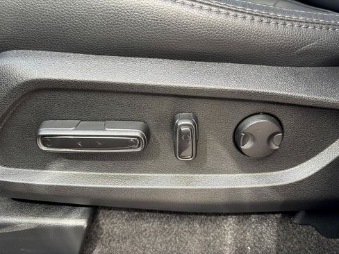 Certified 2025 Honda Pilot Touring image 15