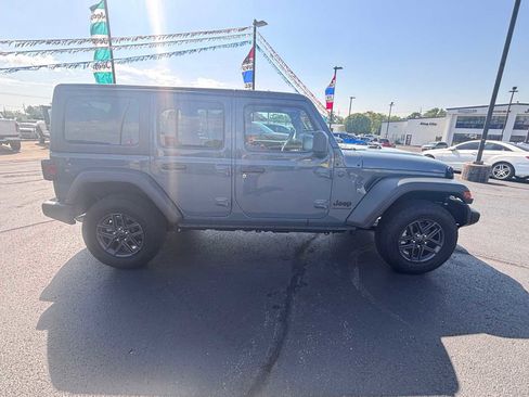 Used 2025 Jeep Wrangler Unlimited Sport AWD/4WD image 8