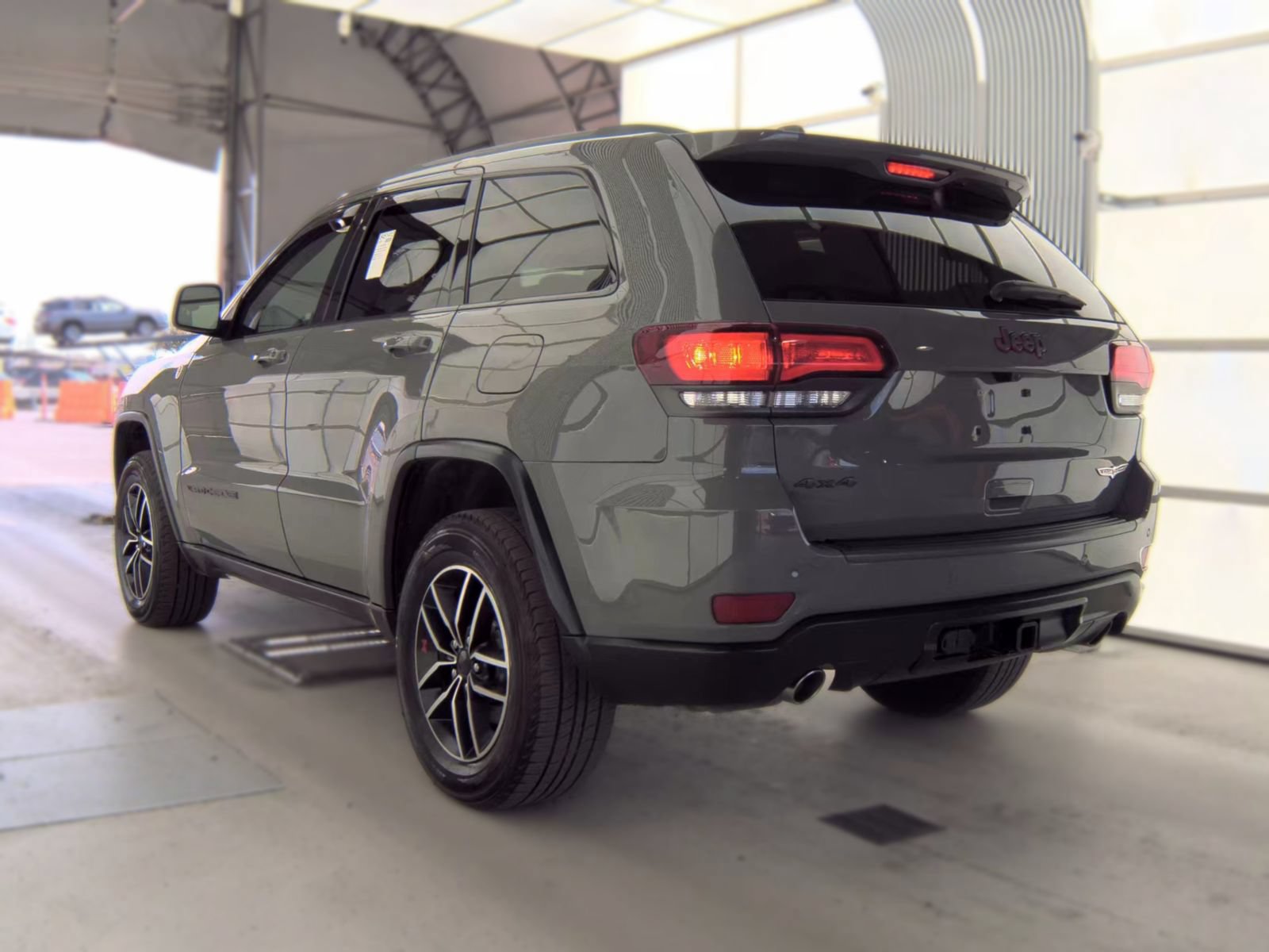 Used 2020 Jeep Grand Cherokee Trailhawk AWD/4WD image 5