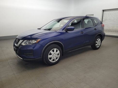 Used 2018 Nissan Rogue S image 2