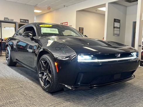 Used 2024 Dodge Charger R/T w/ Plus Group image 4