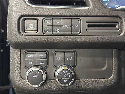 Used 2022 GMC Yukon SLT w/ SLT Premium Package AWD/4WD image 22