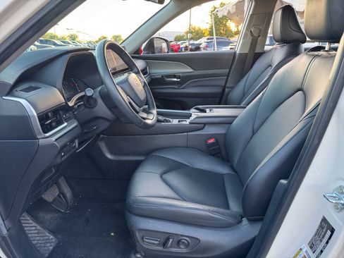Used 2024 Toyota Grand Highlander AWD Hybrid image 14