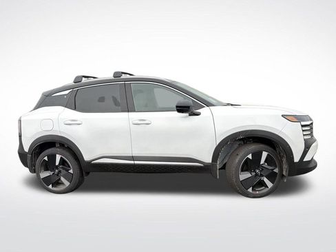 New 2026 Nissan Kicks SR image 2