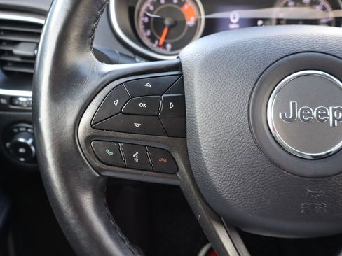 Used 2019 Jeep Cherokee Trailhawk AWD/4WD image 7