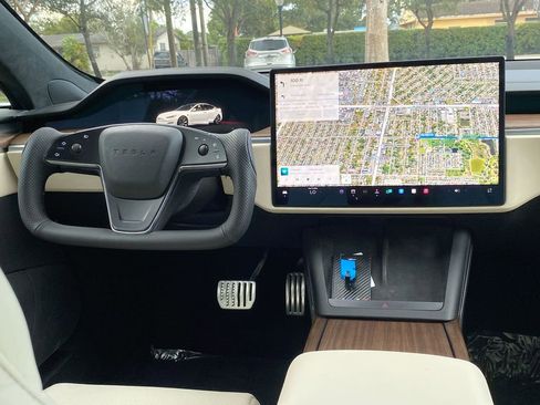 Used 2023 Tesla Model S Base image 23