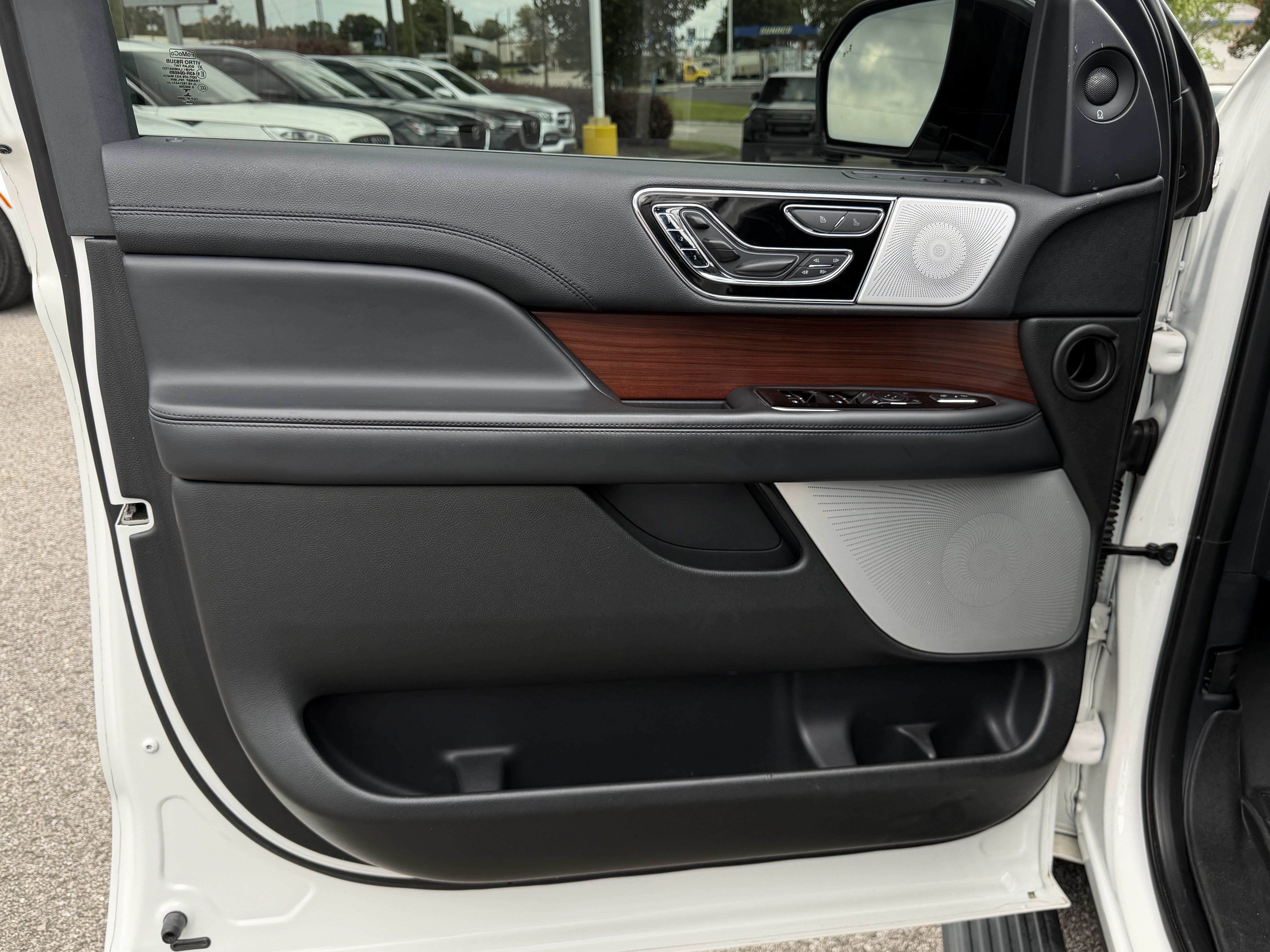 Used 2023 Lincoln Navigator L Reserve RWD image 14