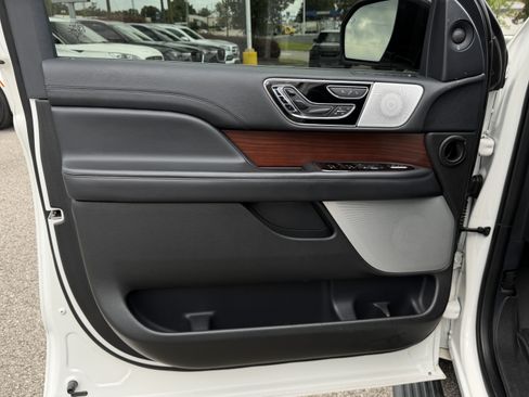 Used 2023 Lincoln Navigator L Reserve RWD image 14