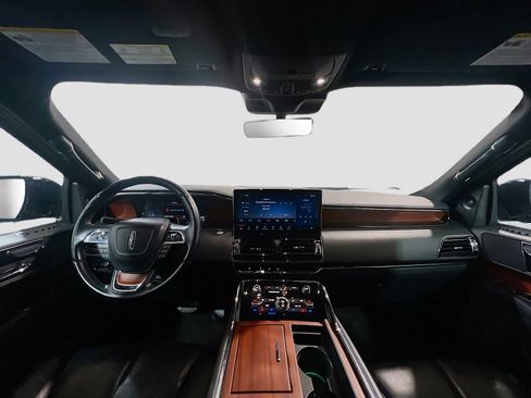 Used 2024 Lincoln Navigator Reserve image 18