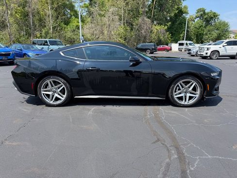 Used 2024 Ford Mustang Coupe RWD image 5