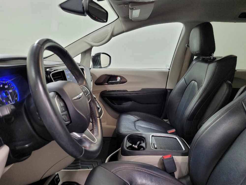 Used 2017 Chrysler Pacifica Touring-L Plus FWD image 17