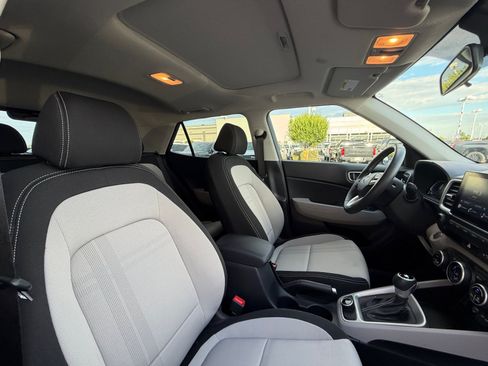 Used 2024 Hyundai Venue SEL FWD image 19