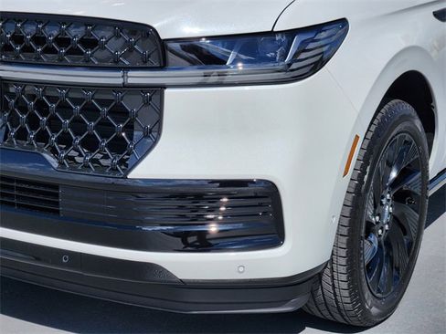 New 2025 Lincoln Navigator Reserve w/ Jet Appearance Package image 8