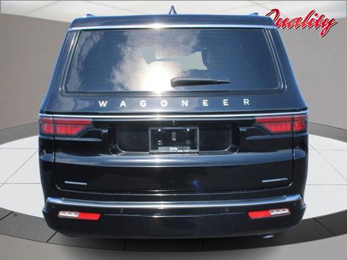 Used 2023 Jeep Wagoneer L Series II image 4