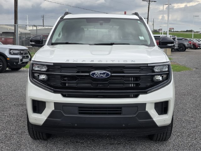 Certified 2025 Ford Expedition Active RWD image 2