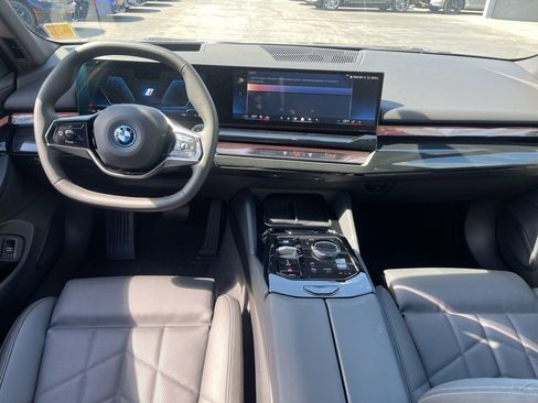 Used 2024 BMW i5 eDrive40i w/ Premium Package image 15