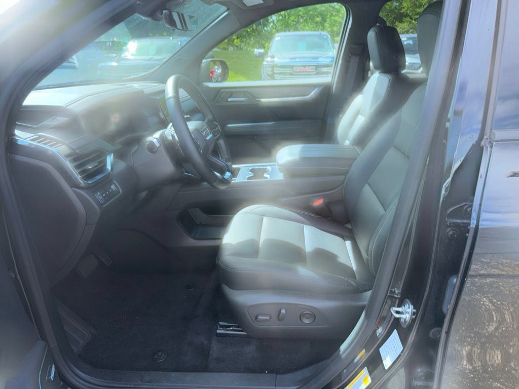Certified 2026 GMC Acadia Elevation w/ Elevation Premium Package AWD/4WD image 18