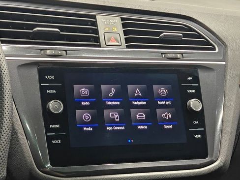 Used 2024 Volkswagen Tiguan SE R-Line image 7