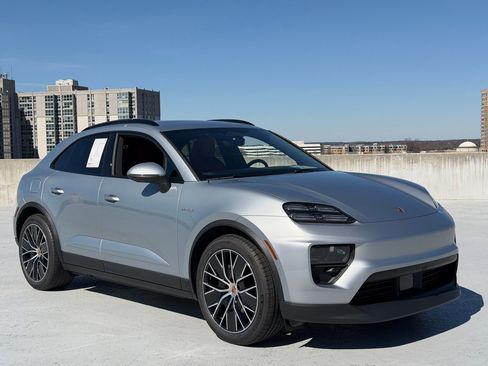 New 2026 Porsche Macan 4 Electric image 9