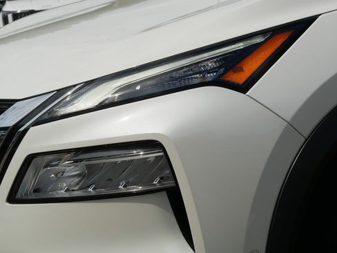 Certified 2023 Nissan Rogue SL w/ SL Premium Package AWD/4WD image 16