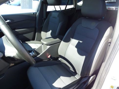 Used 2024 Chevrolet Trax LT w/ Driver Confidence Package image 8