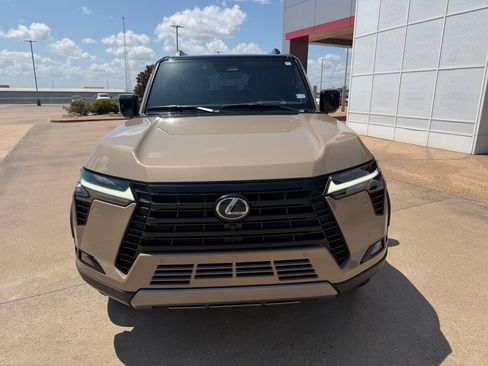 Used 2024 Lexus GX 550 AWD/4WD image 2