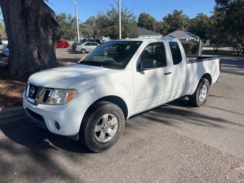 Used 2013 Nissan Frontier SV image 3