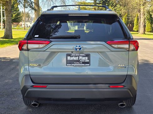 Used 2021 Toyota RAV4 XLE Premium AWD/4WD image 5