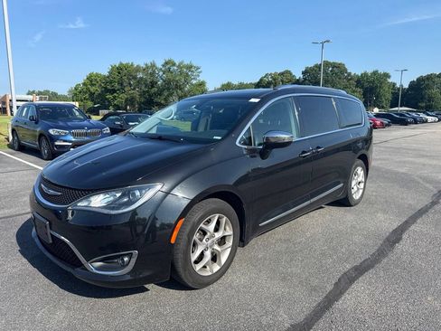 Used 2019 Chrysler Pacifica Limited FWD image 3