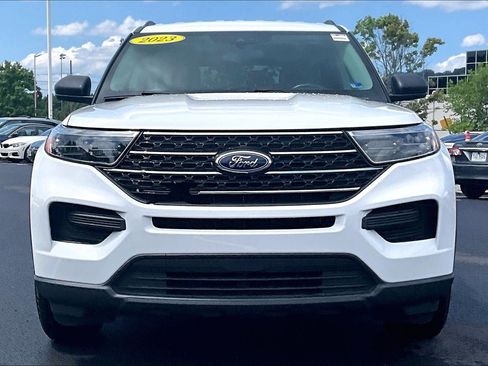 Used 2023 Ford Explorer XLT AWD/4WD image 3