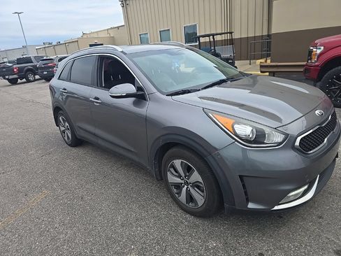 Used 2017 Kia Niro EX FWD image 1