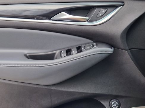 Used 2021 Buick Enclave Essence image 23