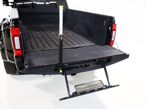 Used 2022 Ford F350 Platinum AWD/4WD image 14