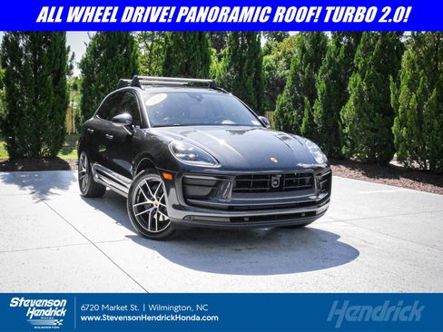 Used 2025 Porsche Macan AWD/4WD image 1
