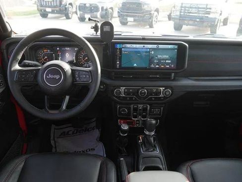 Certified 2025 Jeep Wrangler Unlimited Rubicon AWD/4WD image 14