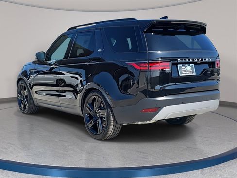 New 2025 Land Rover Discovery S image 7