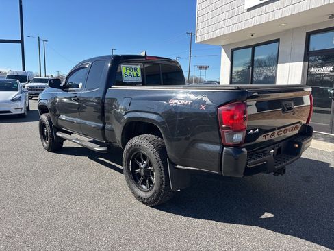 Used 2020 Toyota Tacoma SR w/ SR Convenience Package image 6