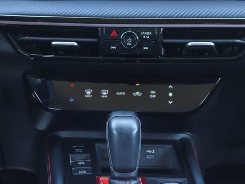 Used 2025 Nissan Kicks SR FWD image 13