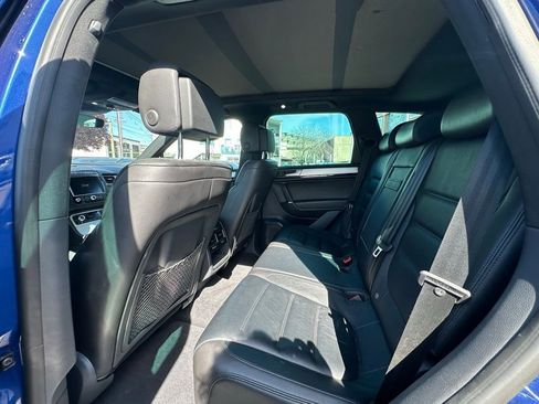 Used 2017 Volkswagen Touareg V6 image 11