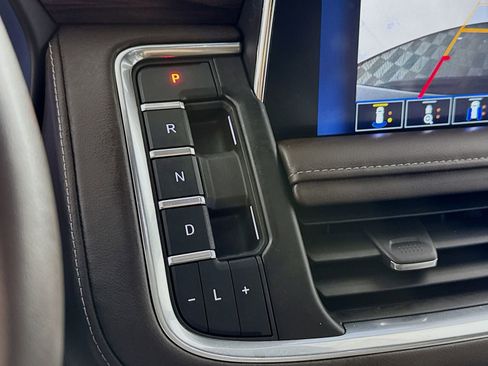 Used 2022 Chevrolet Suburban LT w/ LT Signature Plus Package image 14