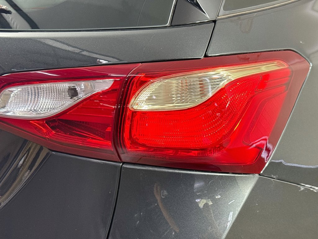 Used 2020 Chevrolet Equinox LS FWD image 31