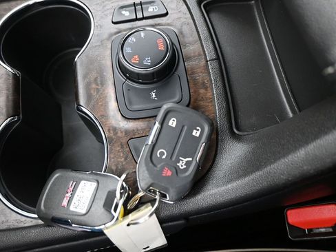 Used 2023 GMC Acadia Denali w/ Denali Ultimate Package image 17