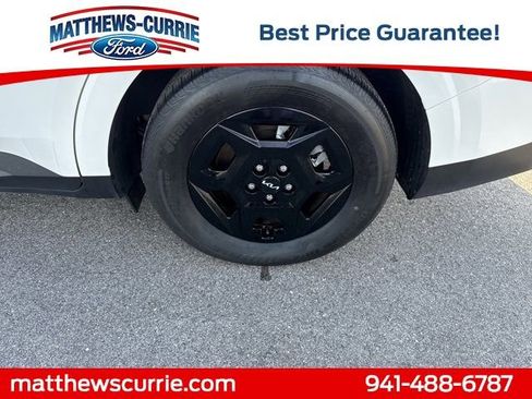 Used 2025 Kia Carnival FWD image 15