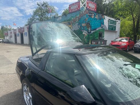 Used 1995 Chevrolet Corvette Coupe RWD image 18