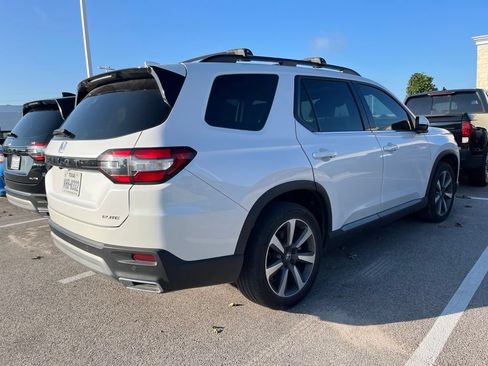 Used 2025 Honda Pilot Elite image 3