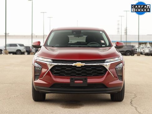 Used 2024 Chevrolet Trax LS w/ LS Convenience Package image 2