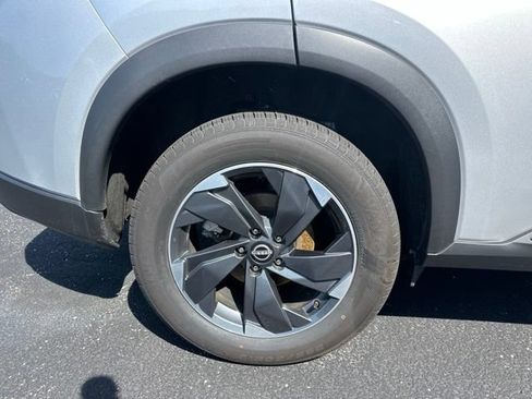 Used 2025 Nissan Rogue SV AWD/4WD image 7