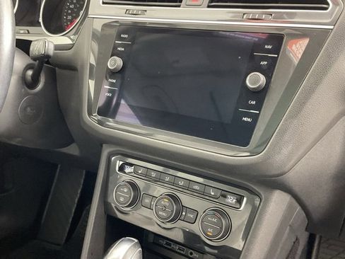 Used 2018 Volkswagen Tiguan SEL image 19