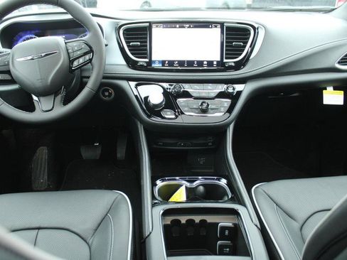 New 2026 Chrysler Pacifica Limited w/ Uconnect Theater Family Group FWD image 6