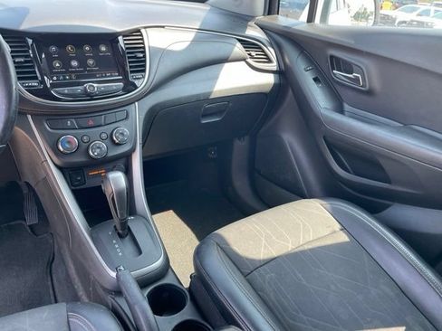 Used 2019 Chevrolet Trax LT w/ LT Convenience Package AWD/4WD image 19